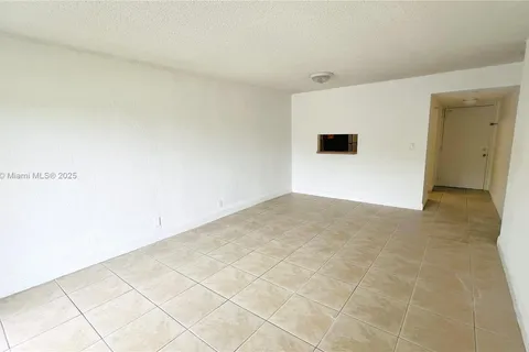 5201 Geneva Way # 206, Doral FL 33166