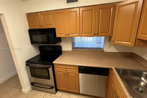 5201 Geneva Way # 206, Doral FL 33166