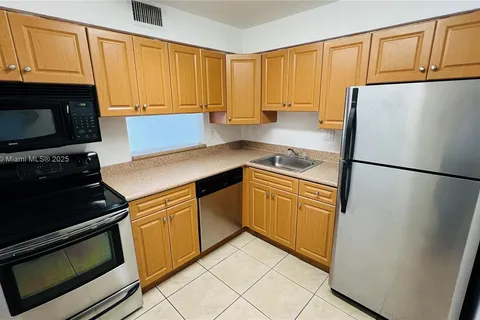 5201 Geneva Way # 206, Doral FL 33166