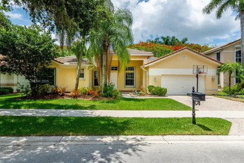 3967 Nighthawk Dr, Weston FL 33331