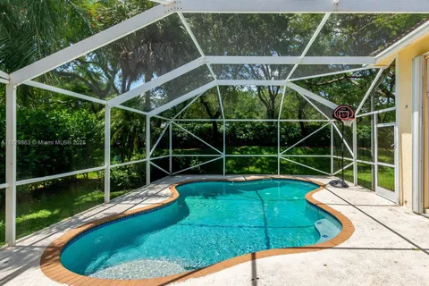 3967 Nighthawk Dr, Weston FL 33331
