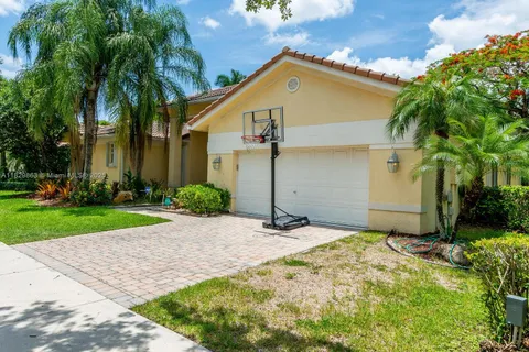 3967 Nighthawk Dr, Weston FL 33331