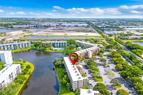 2106 S Cypress Bend Dr # 203, Pompano Beach FL 33069
