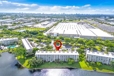 2106 S Cypress Bend Dr # 203, Pompano Beach FL 33069