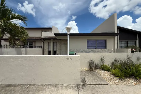 5571 NW 194th Ln, Miami Gardens FL 33055