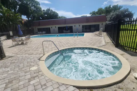 138 S Cypress Rd # 217, Pompano Beach FL 33060