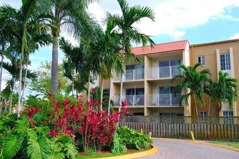 5221 Geneva Way # 205, Doral FL 33166