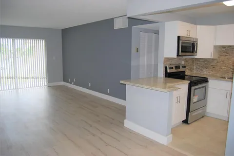 5221 Geneva Way # 205, Doral FL 33166