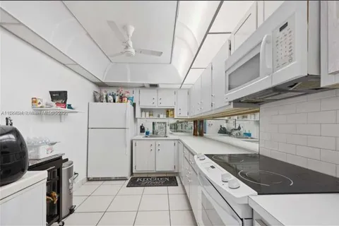 500 THREE ISLANDS # 509, Hallandale Beach FL 33009