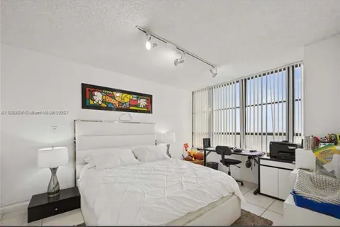 500 THREE ISLANDS # 509, Hallandale Beach FL 33009