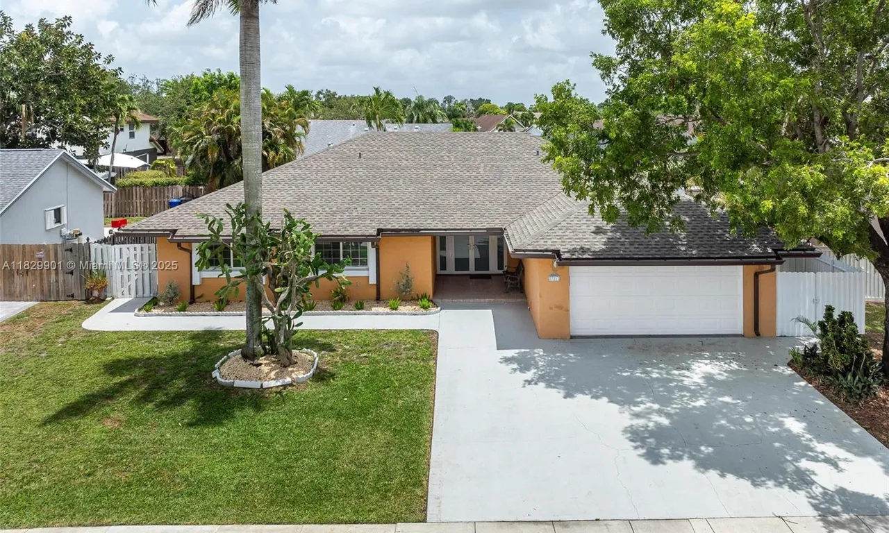 721 SW 96th Ave, Pembroke Pines FL 33025