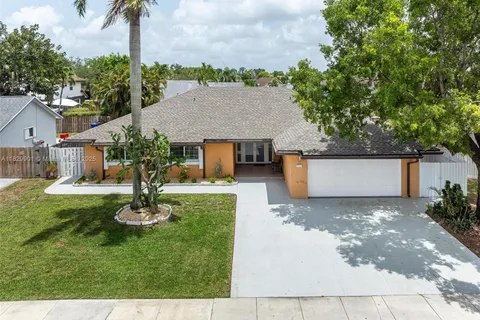721 SW 96th Ave, Pembroke Pines FL 33025
