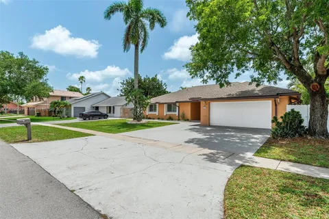 721 SW 96th Ave, Pembroke Pines FL 33025