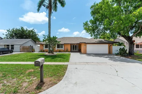 721 SW 96th Ave, Pembroke Pines FL 33025