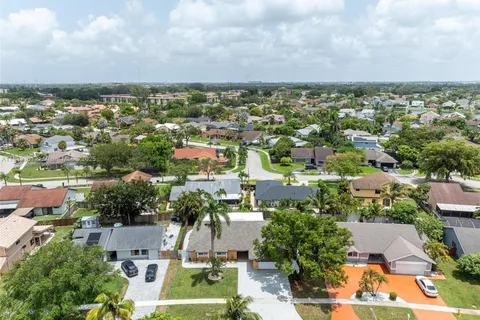 721 SW 96th Ave, Pembroke Pines FL 33025