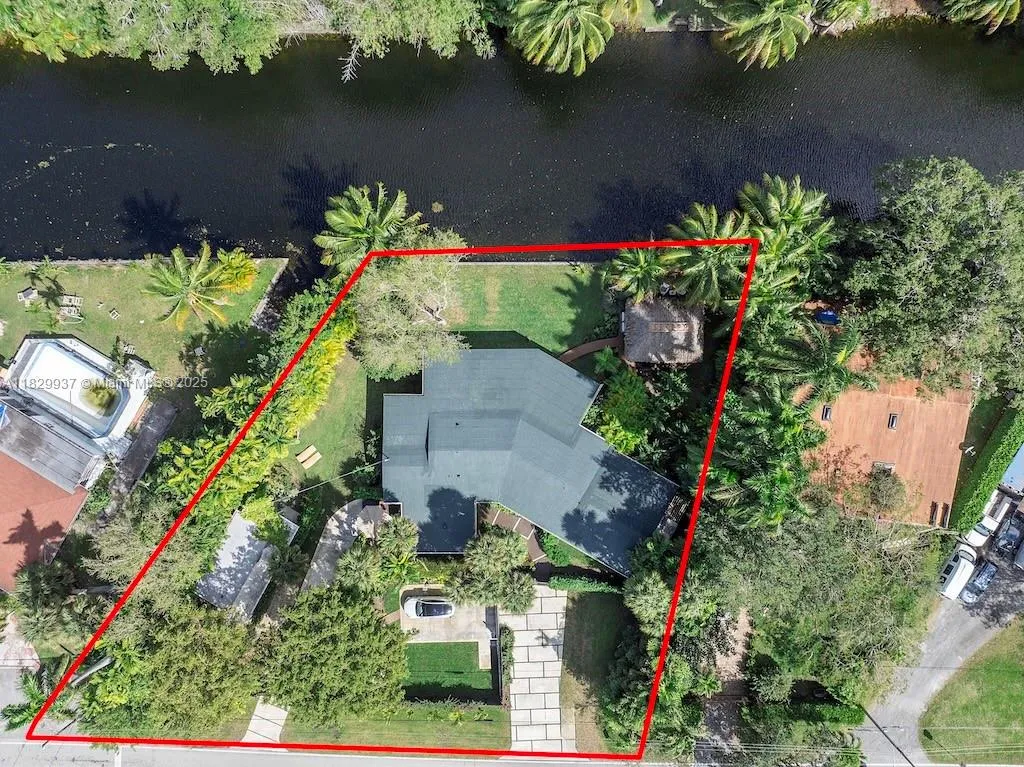 11377 W Biscayne Canal Rd, Miami FL 33161
