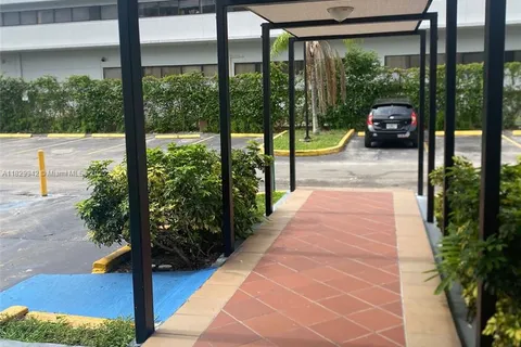 16450 NW 2nd Ave # 302, Miami FL 33169