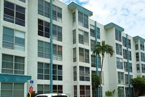 17560 Atlantic Blvd # 119, Sunny Isles Beach FL 33160
