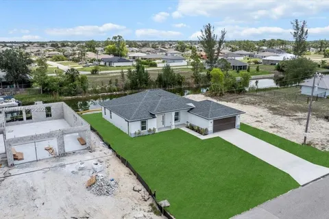 1301 NE 36th LN, Cape Coral FL 33909
