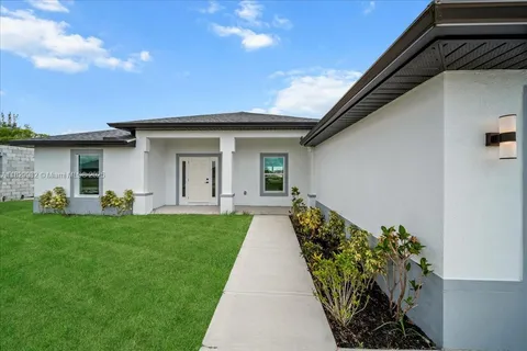 1301 NE 36th LN, Cape Coral FL 33909