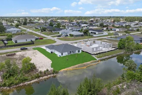 1301 NE 36th LN, Cape Coral FL 33909