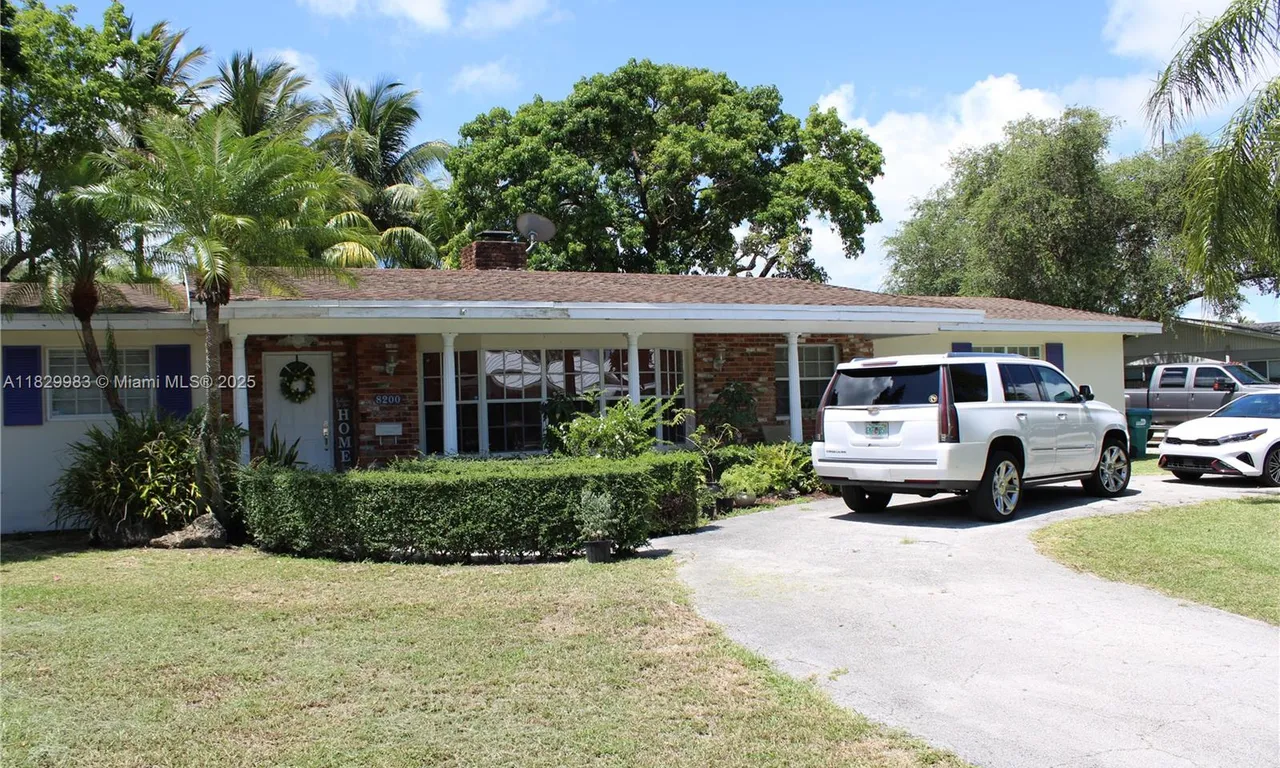 8200 SW 164th St, Palmetto Bay FL 33157