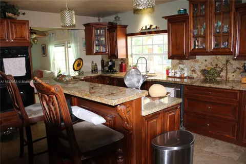 8200 SW 164th St, Palmetto Bay FL 33157