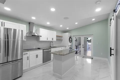 2515 W 65th St, Hialeah FL 33016