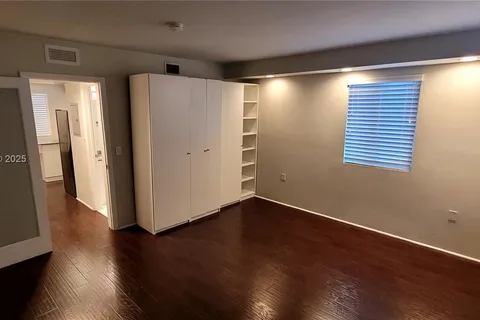 7333 Dickens Ave # 2, Miami Beach FL 33141