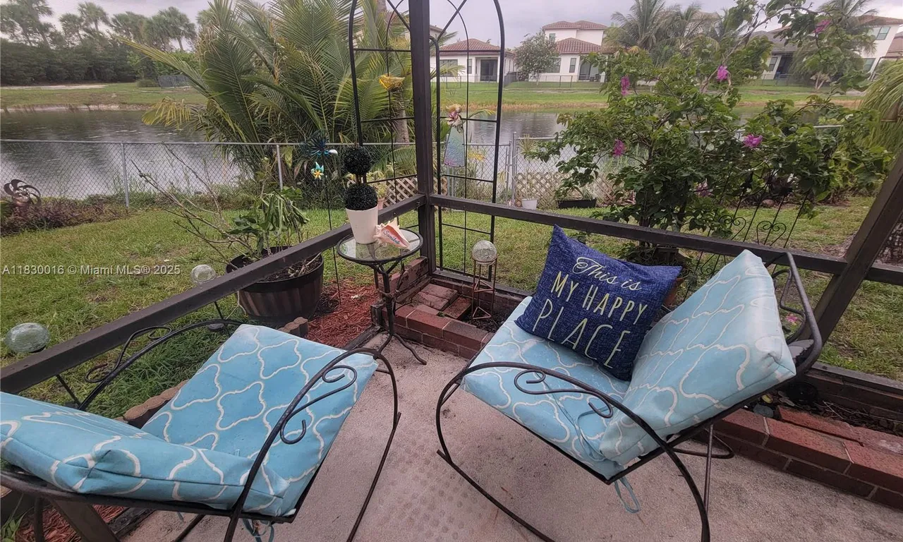 810 SW 113th Ter, Pembroke Pines FL 33025