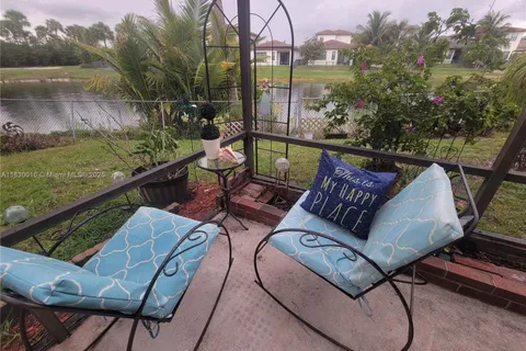 810 SW 113th Ter, Pembroke Pines FL 33025