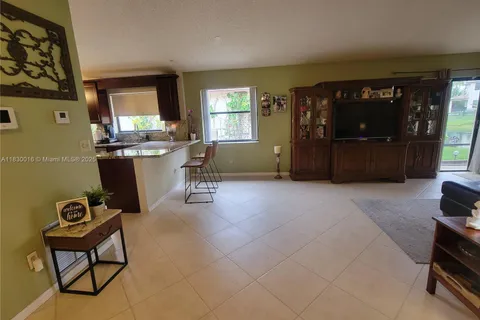 810 SW 113th Ter, Pembroke Pines FL 33025