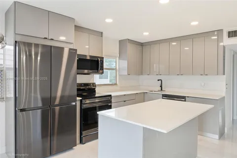 369 Saxony H # 369H, Delray Beach FL 33446