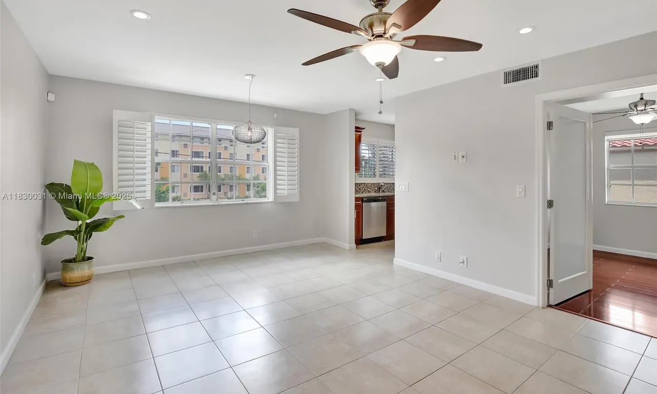 8621 SW 5th St # 208, Pembroke Pines FL 33025