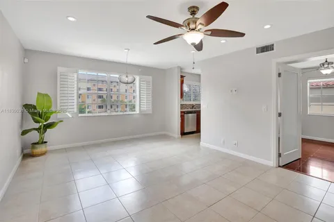8621 SW 5th St # 208, Pembroke Pines FL 33025
