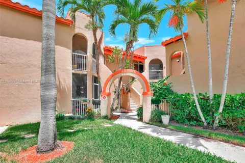 8621 SW 5th St # 208, Pembroke Pines FL 33025