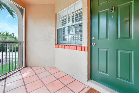 8621 SW 5th St # 208, Pembroke Pines FL 33025