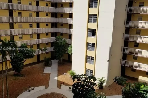 15600 NW 7th Ave # 609, Miami FL 33169