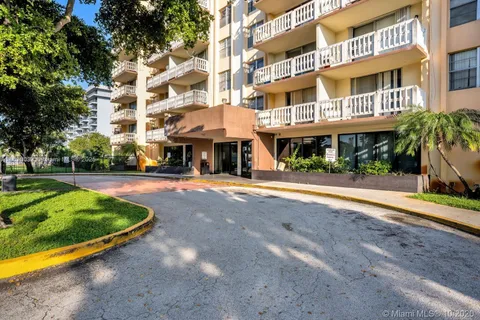 15600 NW 7th Ave # 609, Miami FL 33169