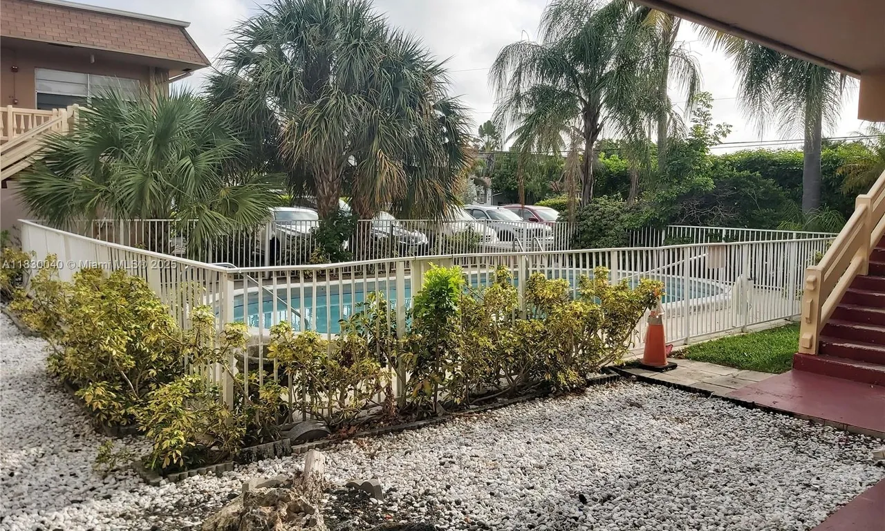 241 SE 9th Ave # 103, Pompano Beach FL 33060