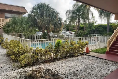 241 SE 9th Ave # 103, Pompano Beach FL 33060