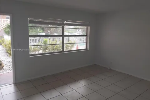 241 SE 9th Ave # 103, Pompano Beach FL 33060