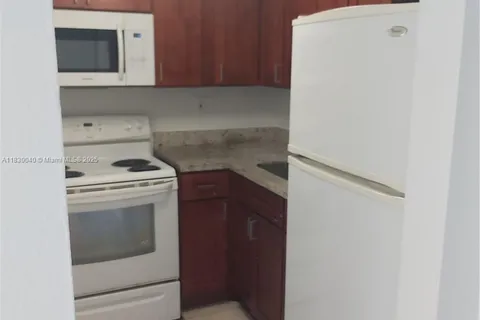 241 SE 9th Ave # 103, Pompano Beach FL 33060