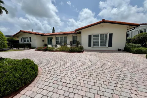 5002 SW 87th Pl, Miami FL 33165