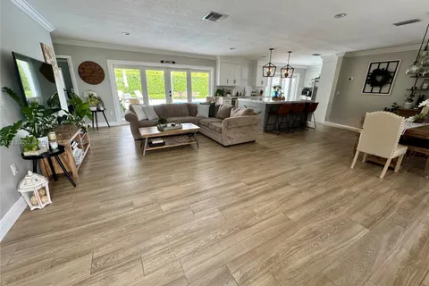 5002 SW 87th Pl, Miami FL 33165