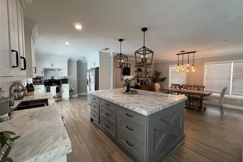 5002 SW 87th Pl, Miami FL 33165