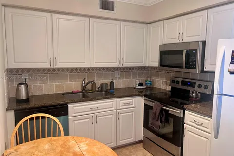3400 NE 192nd St, Aventura FL 33180