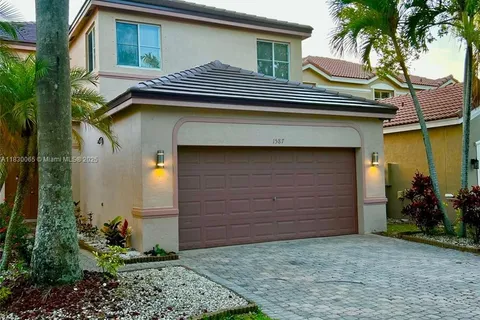 1587 Winterberry Ln, Weston FL 33327