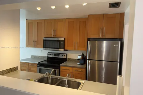 8247 NW 8th Pl # 5, Plantation FL 33324
