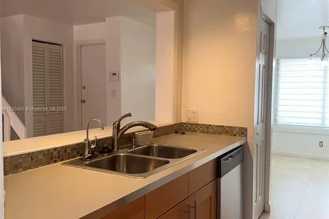 8247 NW 8th Pl # 5, Plantation FL 33324
